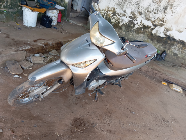 BIZ 125 ES ANO 2008/2009